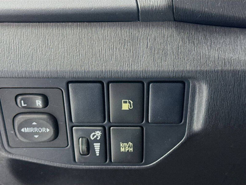 2014 Toyota Prius Plug-in Hybrid Advanced