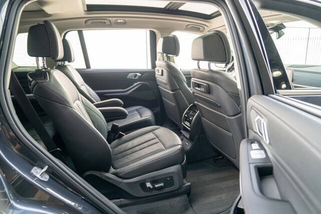 2019 BMW X7 38