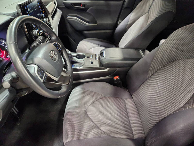 2022 Toyota Highlander LE