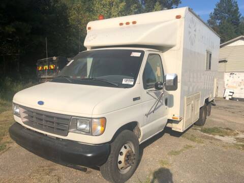 1992 Ford E-Series for sale at Monroe Auto's, LLC in Parsons TN