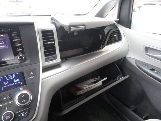 2019 Toyota Sienna LE 7-Passenger