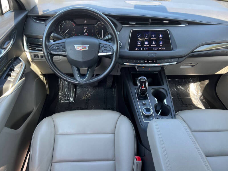 2022 Cadillac XT4 Premium Luxury