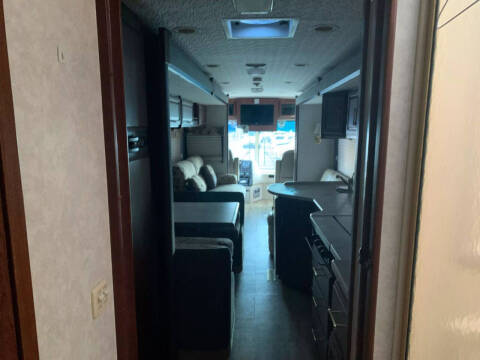 2004 Freightliner XC Chassis