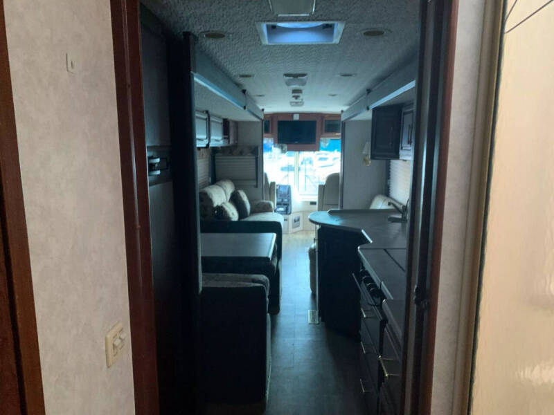 2004 Freightliner XC Chassis