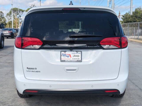 2025 Chrysler Voyager LX