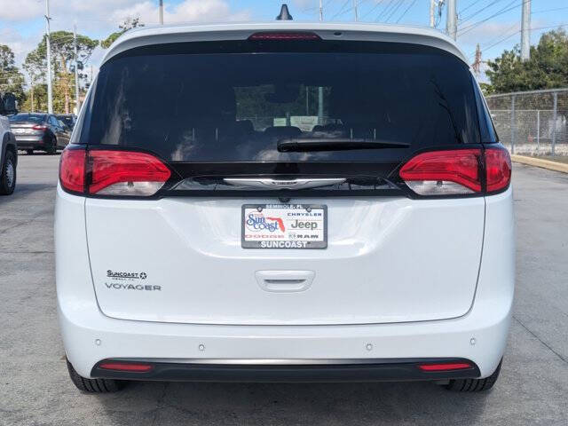 2025 Chrysler Voyager LX