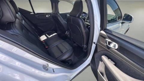 2024 Volvo XC40 B5 Core Bright Theme