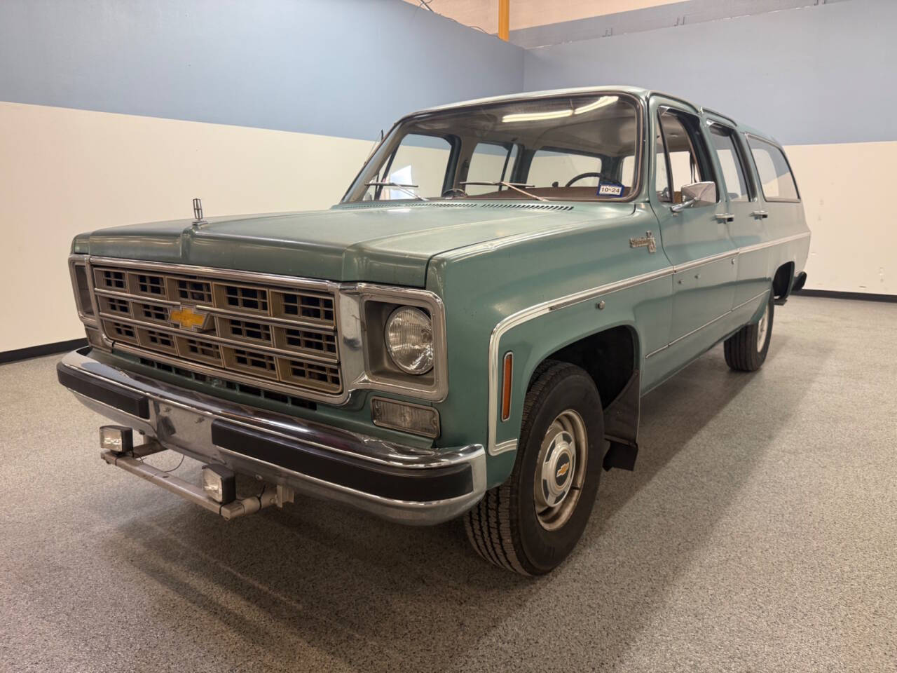 1977 Chevrolet Suburban 4