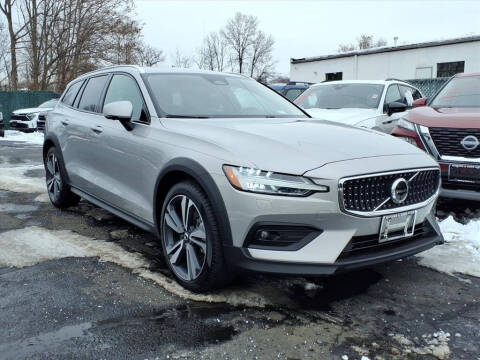 2025 Volvo V60 Cross Country B5 Plus