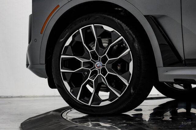 2023 BMW X7 M60i