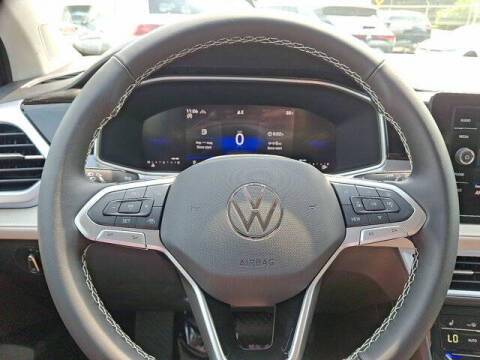 2025 Volkswagen Taos SE 4Motion