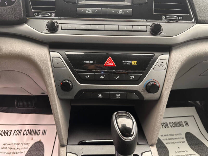 2017 Hyundai Elantra SE