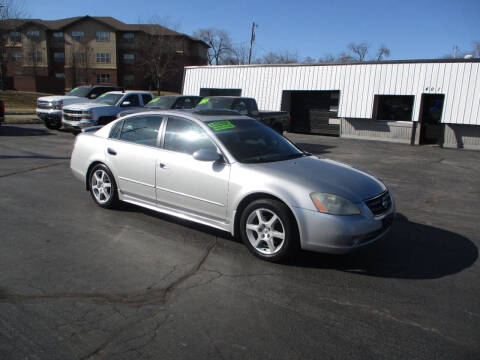 2003 Nissan Altima for sale at The Auto Specialist Inc. in Des Moines IA