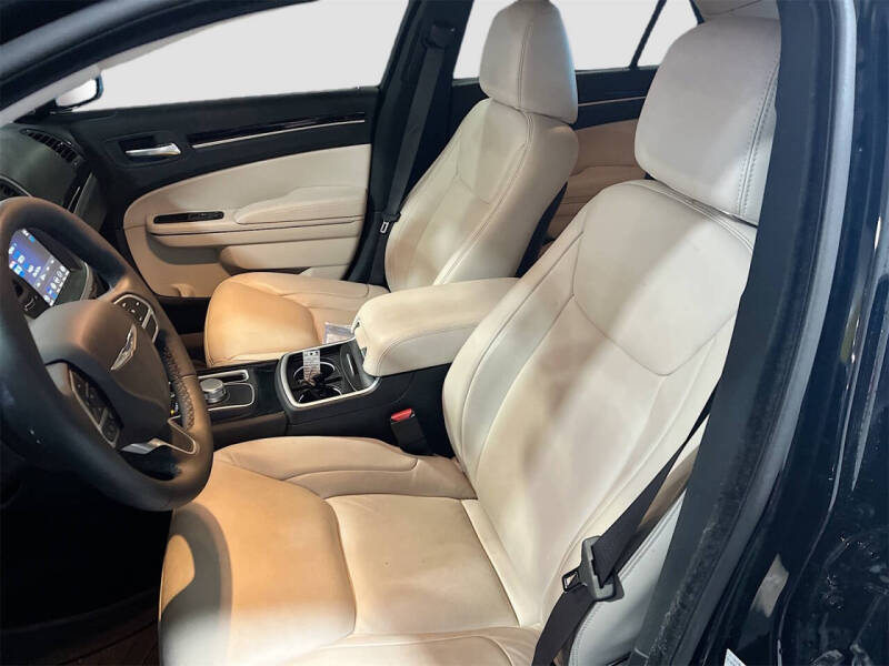 2023 Chrysler 300 Touring L