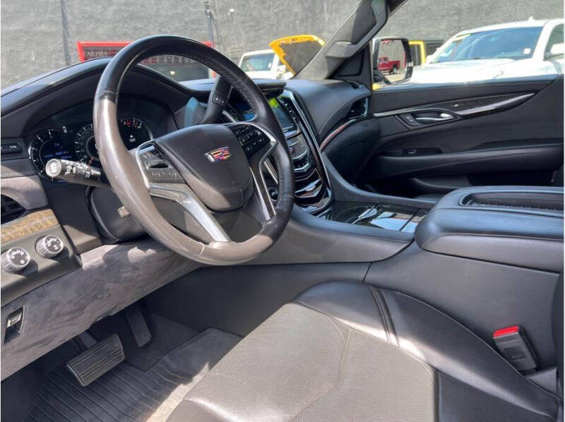 2019 Cadillac Escalade Platinum