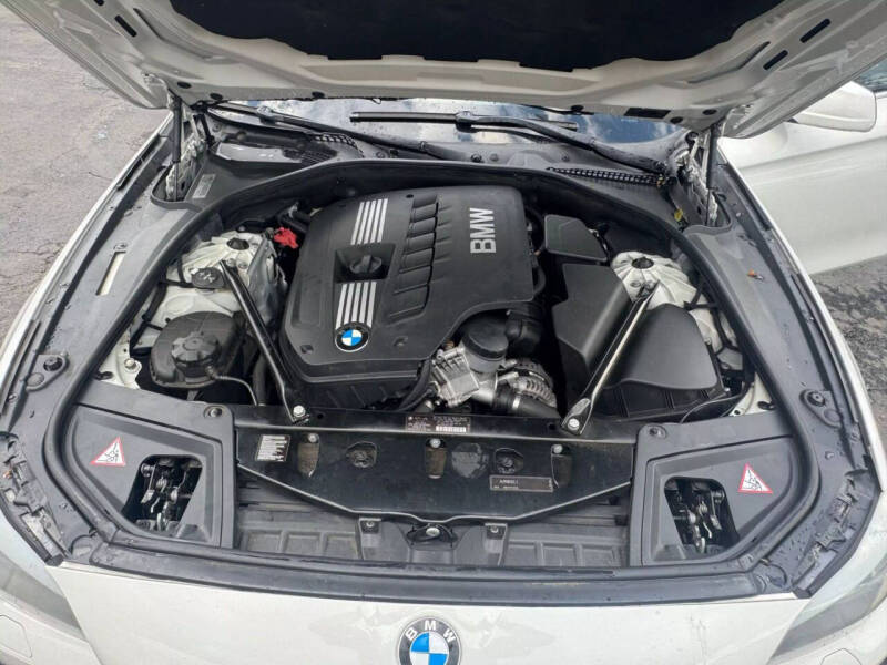 2011 BMW 5 Series 528i