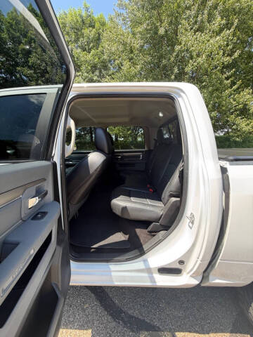 2017 RAM 1500 SLT