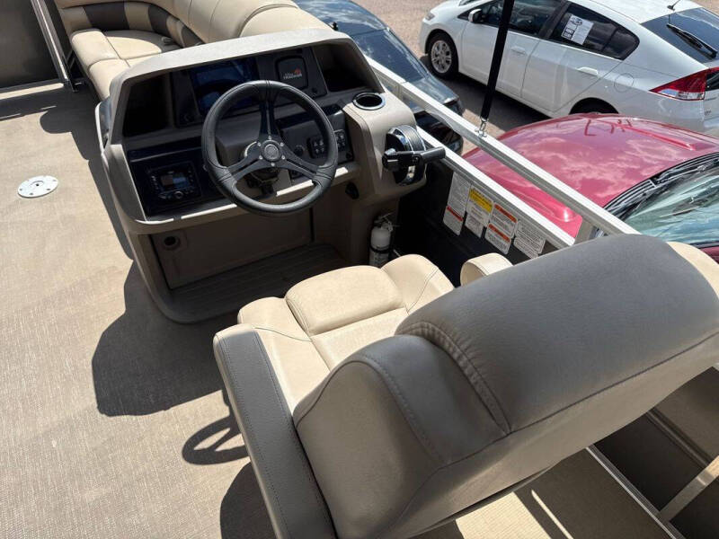 2024 Sun Tracker SPB22RF