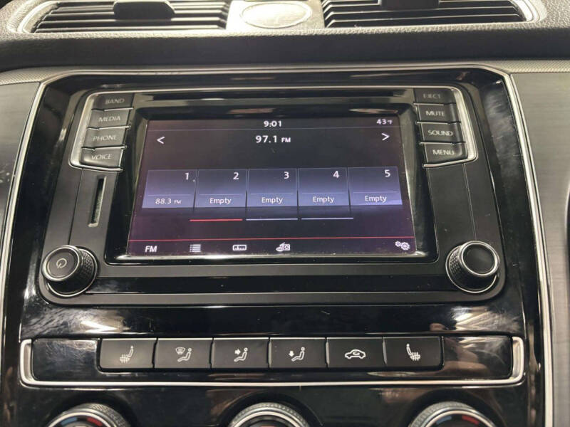 2017 Volkswagen Passat 1.8T R-Line