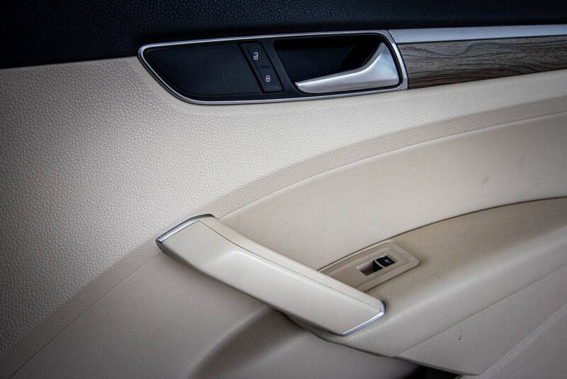 2017 Volkswagen Passat 1.8T SEL Premium