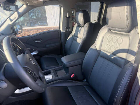 2024 Nissan Frontier SL