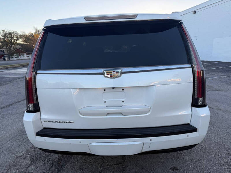 2016 Cadillac Escalade ESV Luxury Collection