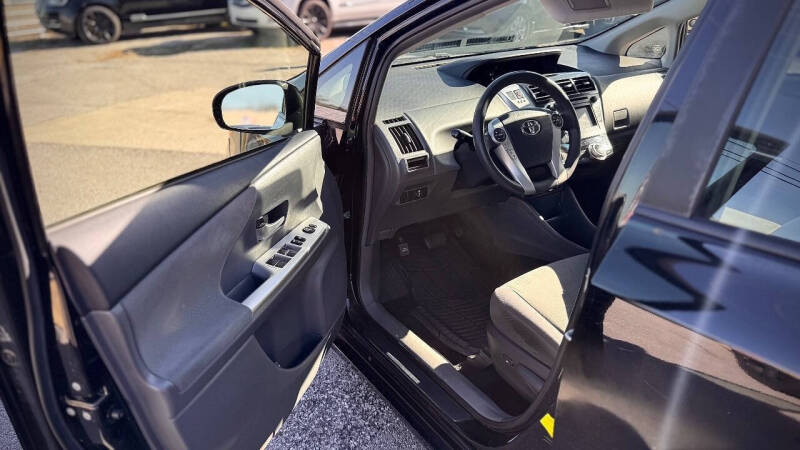 2014 Toyota Prius v Five