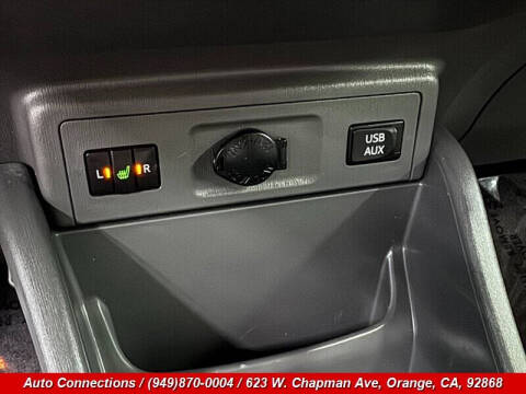 2014 Toyota Prius v Five