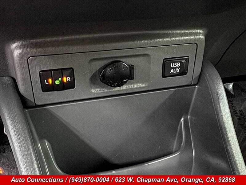2014 Toyota Prius v Five