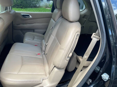 2017 Nissan Pathfinder SL