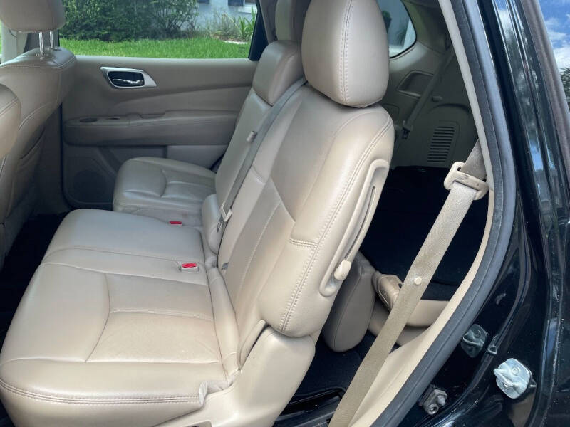 2017 Nissan Pathfinder SL