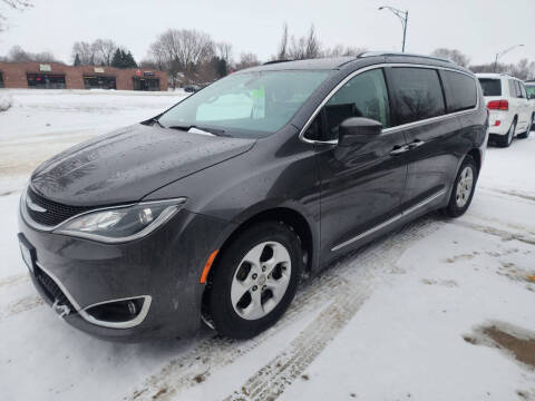 2017 Chrysler Pacifica Touring-L Plus