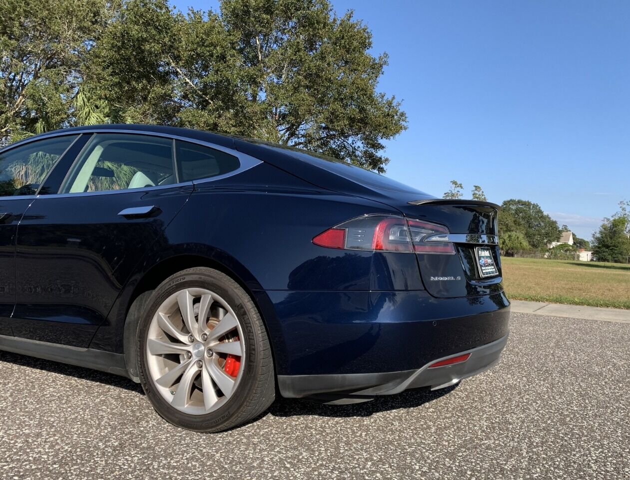 2014 Tesla Model S 21