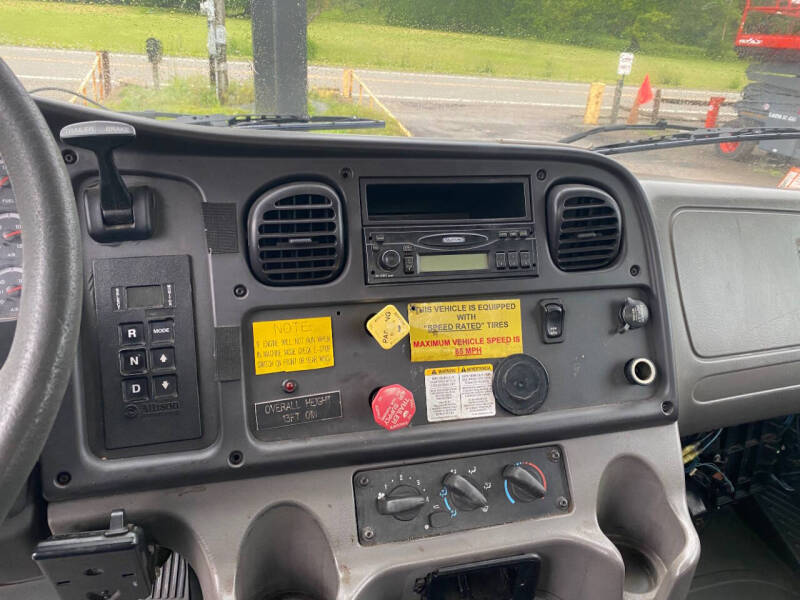 2007 Freightliner M2 106