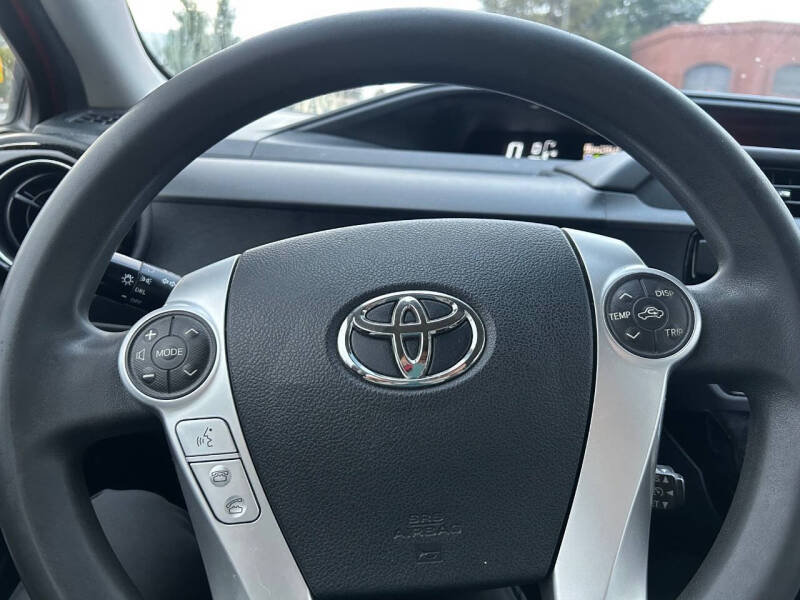 2016 Toyota Prius c Persona Special Edition