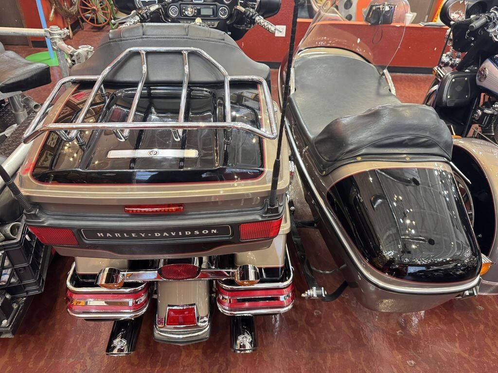 2004 Harley-Davidson FLHTCUI - Electra Glide 10