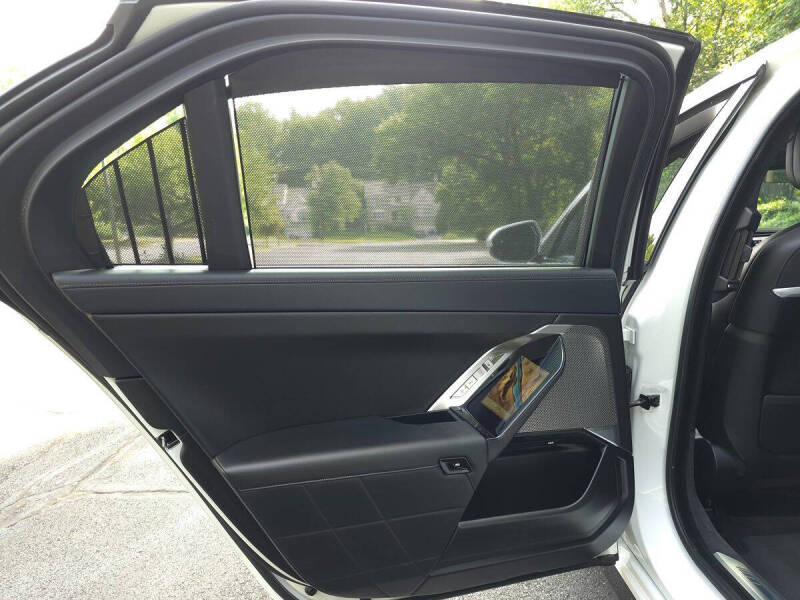 2023 BMW 7 Series 740i