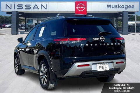 2023 Nissan Pathfinder SL