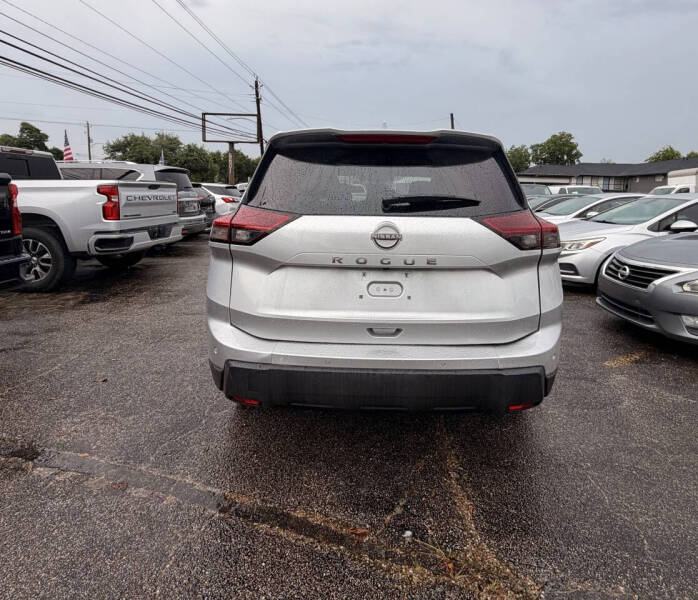 2024 Nissan Rogue SV