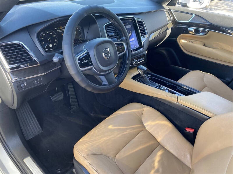 2018 Volvo XC90 T6 Momentum