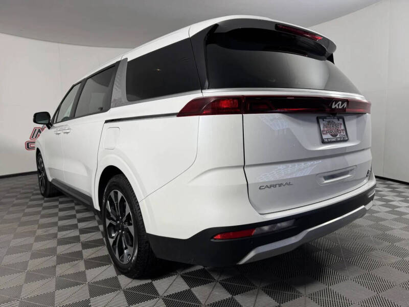 2024 Kia Carnival EX