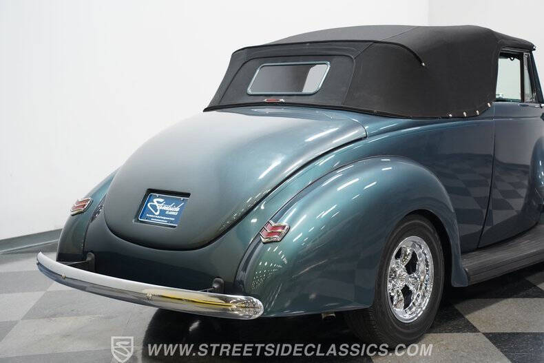 1940 Ford Deluxe