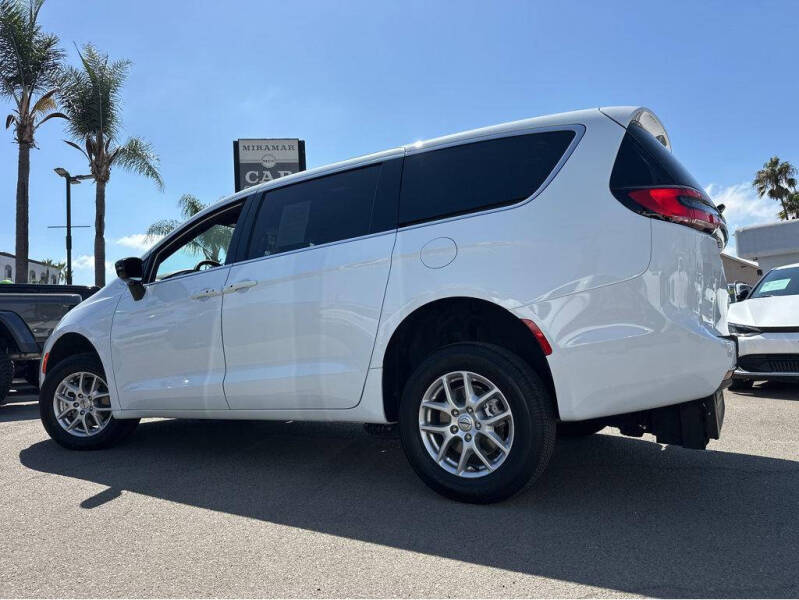 2024 Chrysler Pacifica Touring