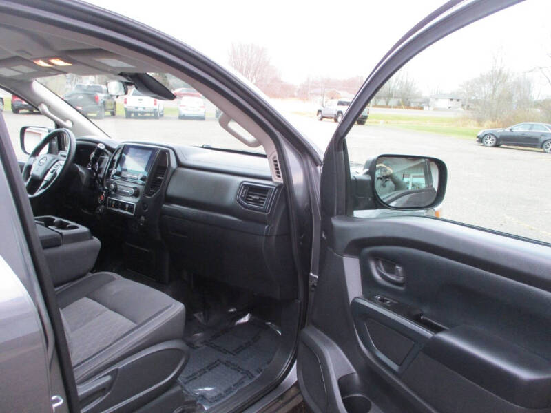 2023 Nissan Titan SV