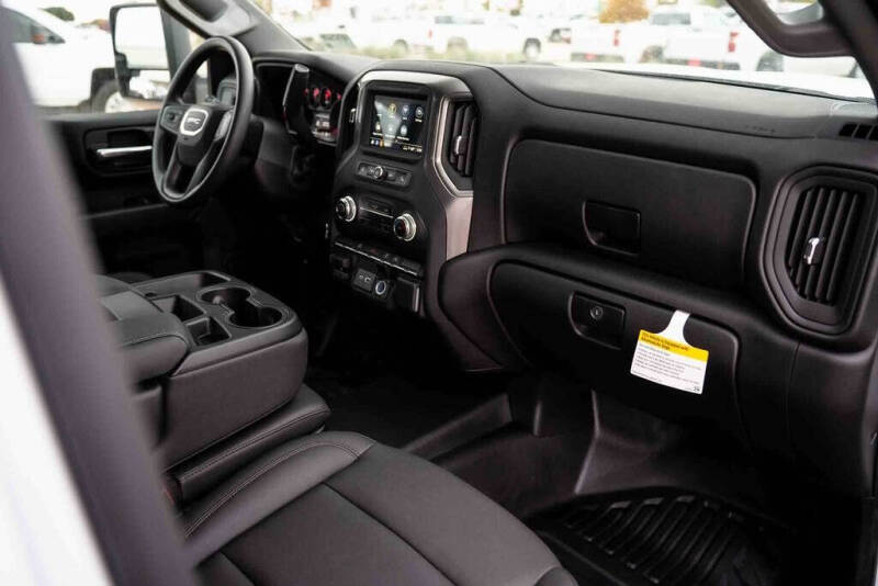 2025 GMC Sierra 2500HD Pro