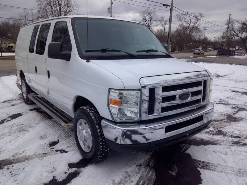 2014 Ford E-Series for sale at Triangle Auto Sales in Elgin IL