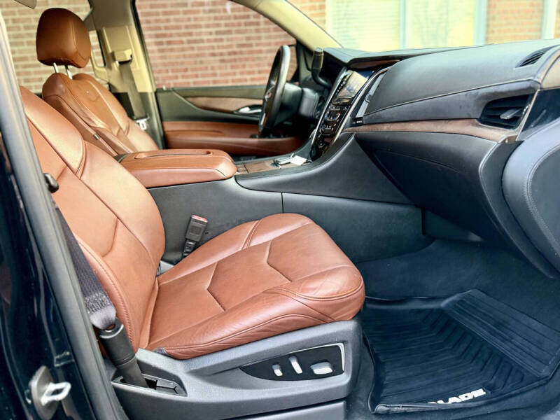 2017 Cadillac Escalade Luxury