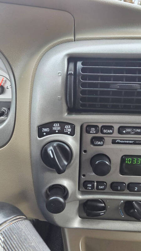 2004 Ford Explorer Sport Trac XLT