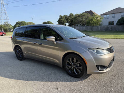 2018 Chrysler Pacifica Touring Plus