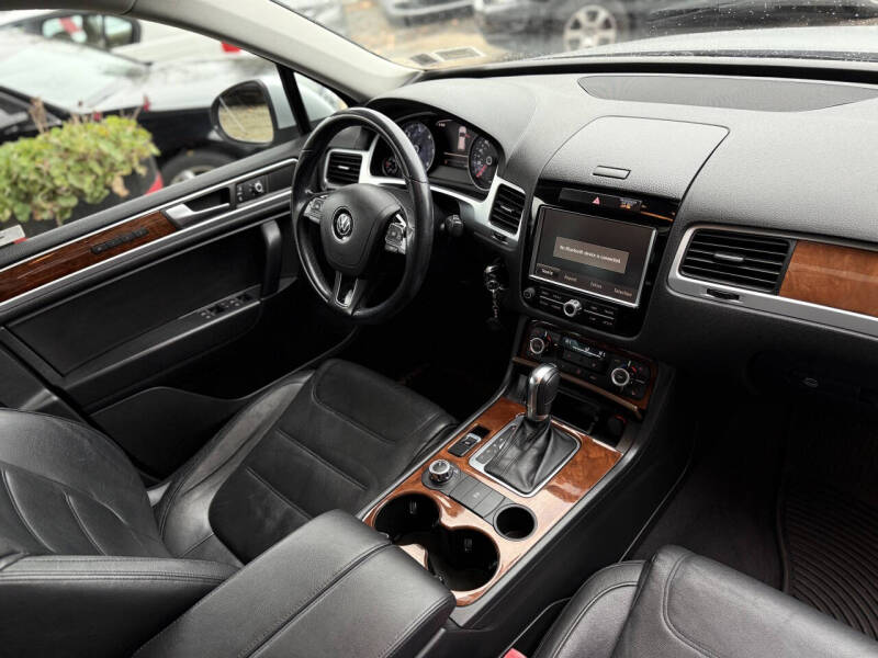 2012 Volkswagen Touareg TDI Lux